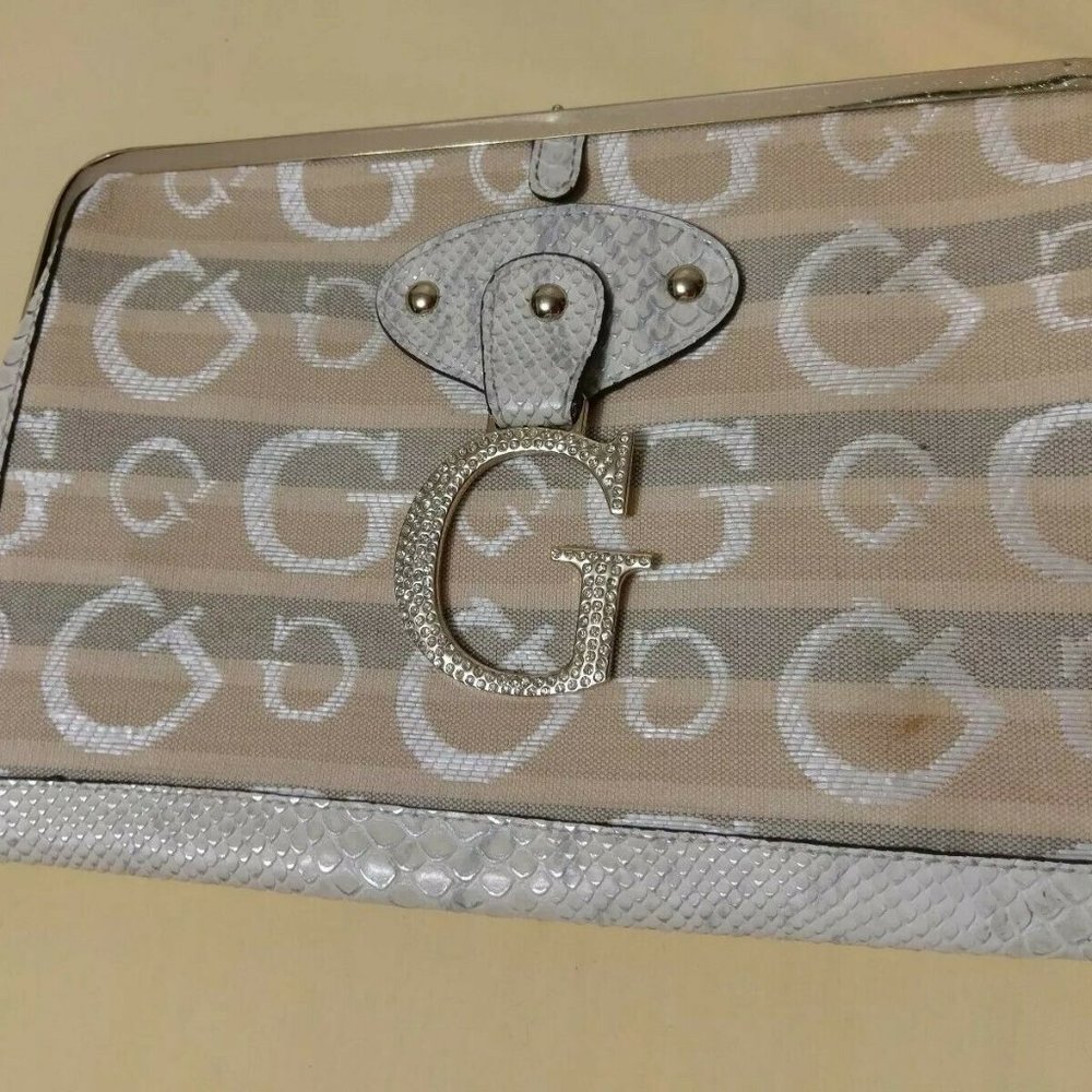 Guess purse and wallet. Have defect. See photo
